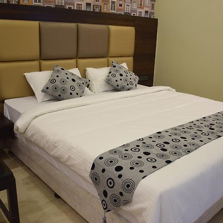 Golden Tree Hotel Puri Ngoại thất bức ảnh